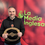 ilie Oleart con la sudadera de Michail Antonio